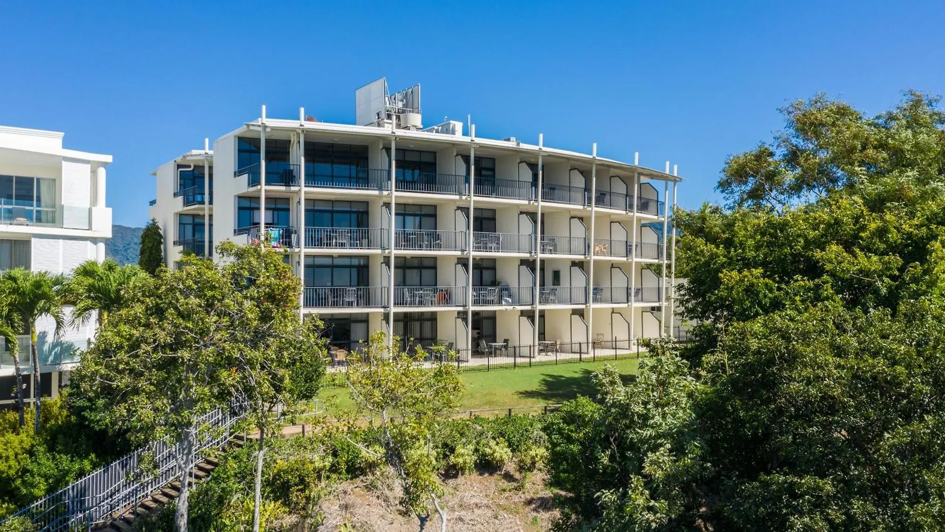 ****  Amaroo At Trinity Aparthotel Trinity Beach Australia